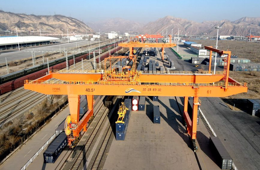甘肅（蘭州）國際陸港東川鐵路物流中心鳥瞰。蘭州陸港管委會供圖